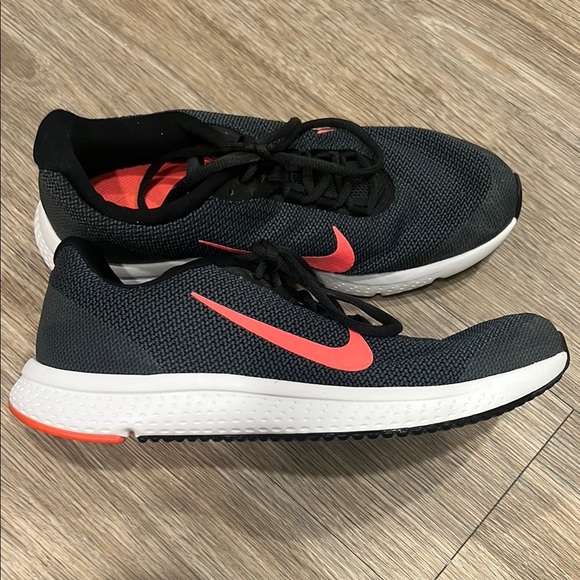 Women’s Nike Run All Day size 9 - Picture 2 of 6